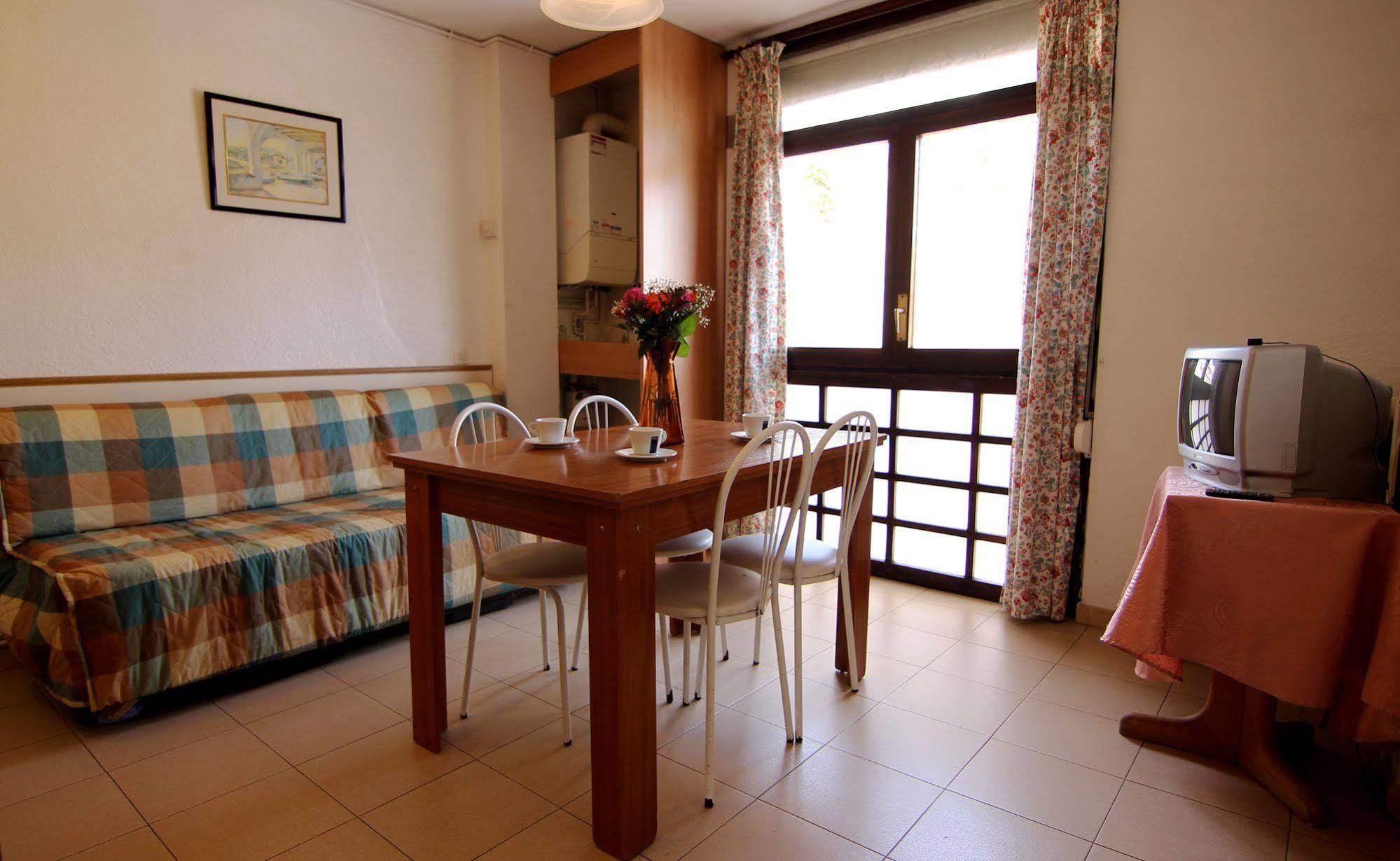 Apartamentos Zodiac Lloret de Mar Luaran gambar